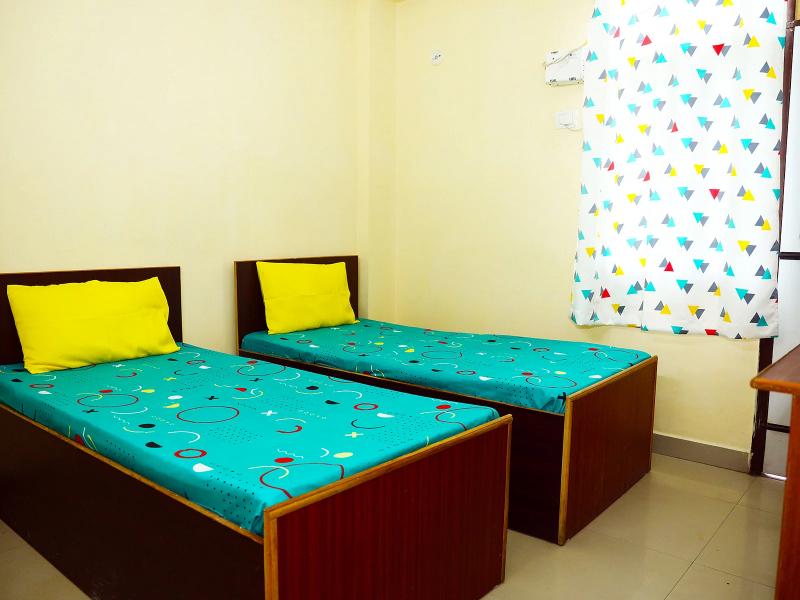 2 sharing room - Zolo Newcastle PG in sector 100 Noida