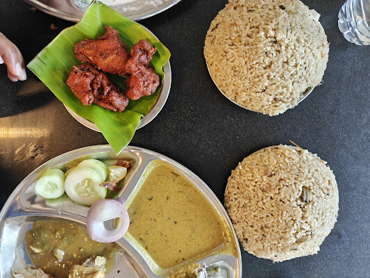 Gowdru-style Nati Koli Biryani at Ranganna Military Hotel, Jayanagar, a classic for Best Donne Biryani in Bangalore.