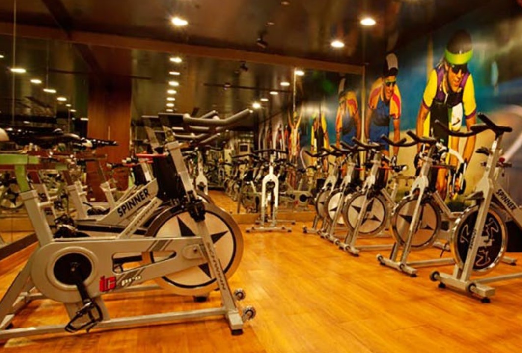 Eco-friendly wellness and spa integrated fitness floor at Ozone Clubs India.