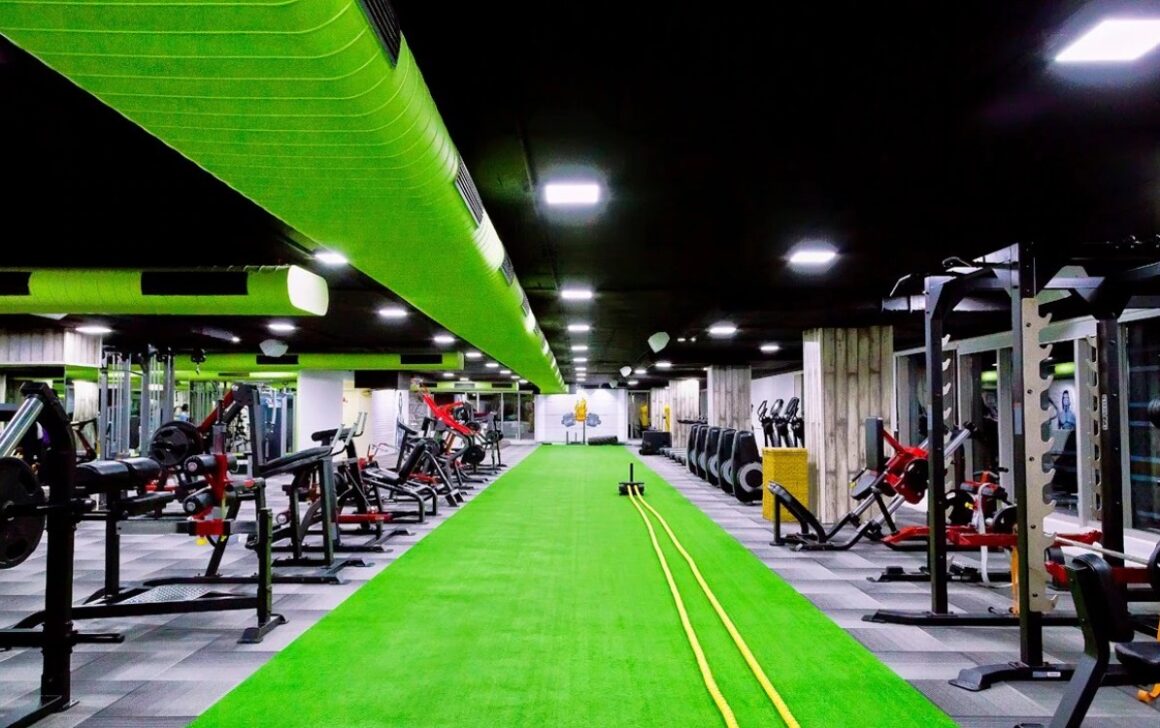 Spacious 12,000 sq. ft. weightlifting floor and body assessment lab at Steel Gym Hyderabad.