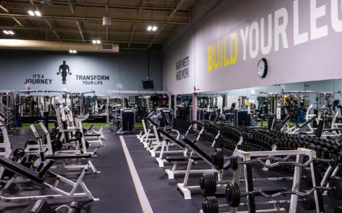 Professional bodybuilding equipment and resistance machines inside a Gold's Gym India branch.