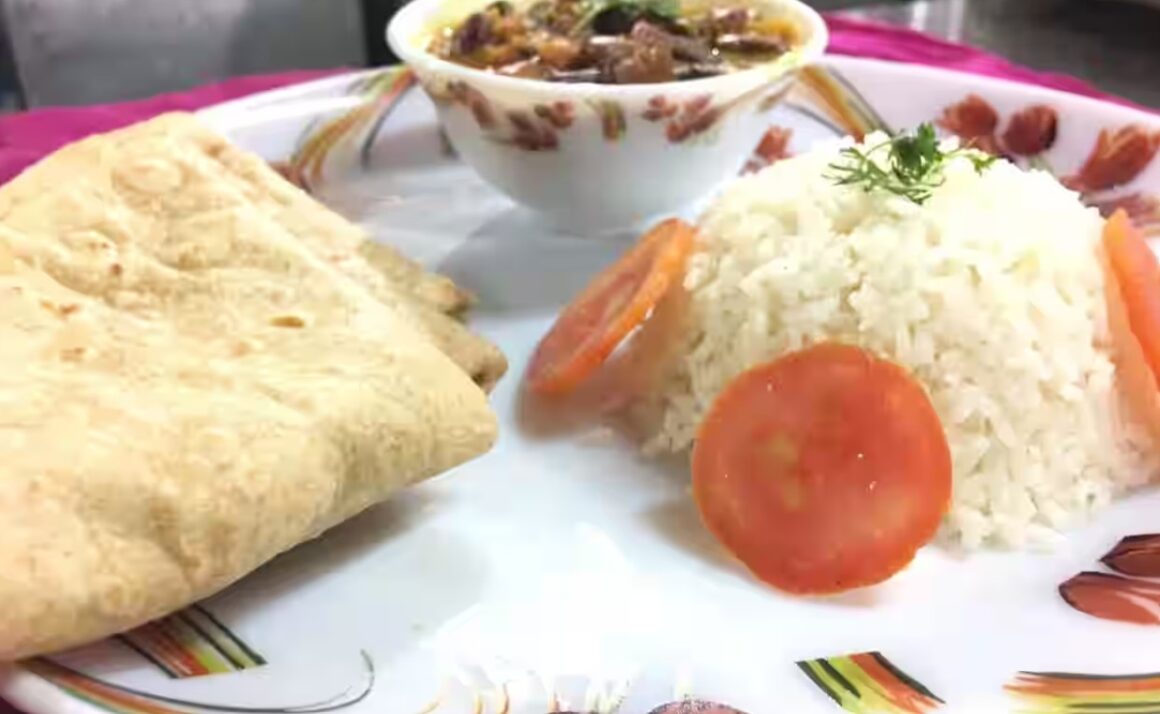 Image of a meal in a biodegradable box