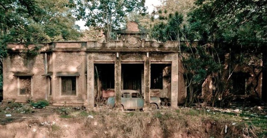 Decayed Terra Vera Mansion, the infamous abandoned house and one of the most haunted Places in Bangalore where a murder occurred.
