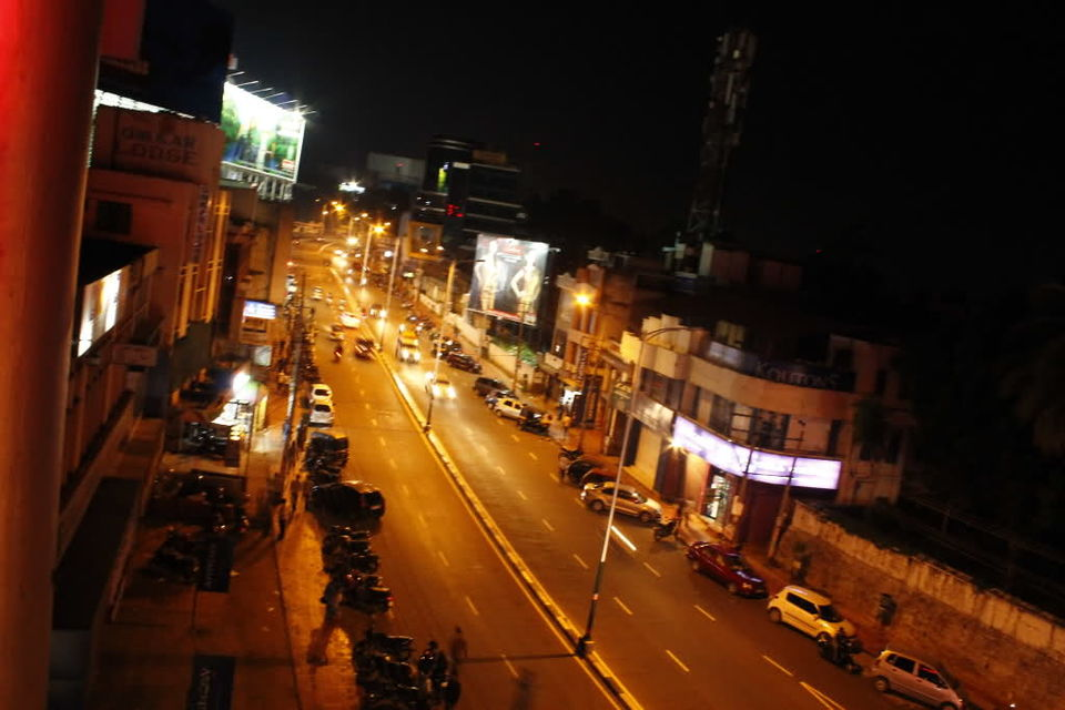 Night view of a bustling city street on MG Road, which harbors a tragic tale and is listed among the urban Haunted Places in Bangalore.