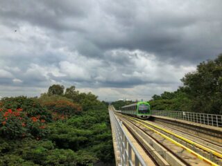 daily travel in mumbai local