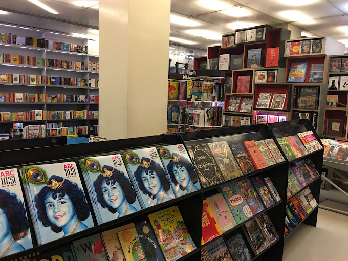 Bookstore: Oxford Bookstore